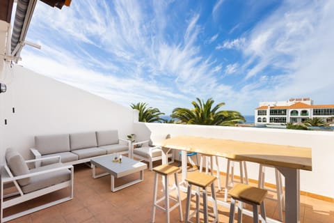 Patio, Balcony/Terrace, Seating area, Dining area, hair dresser