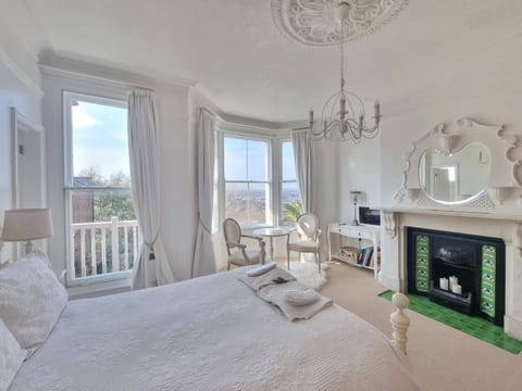 Bed, View (from property/room), Balcony/Terrace, Photo of the whole room, Seating area, Bedroom, fireplace