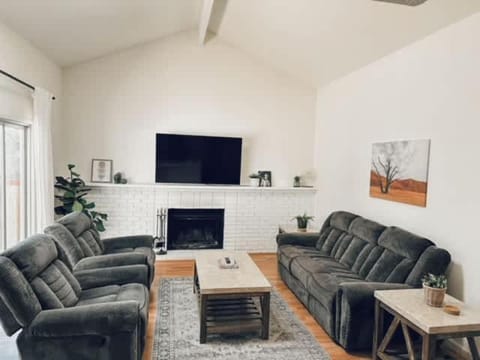 TV and multimedia, Living room, Seating area