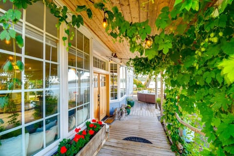 Gig Harbor House with Private Beach and Views! House in Puget Sound