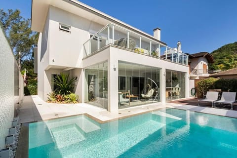Property building, Patio, Balcony/Terrace, Pool view, Swimming pool
