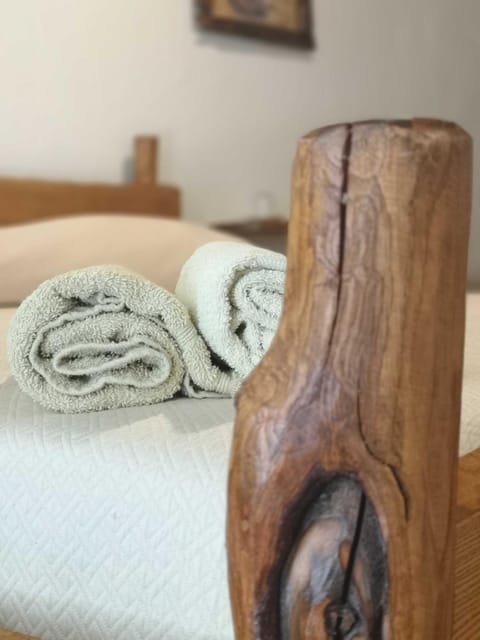 Bedroom, towels