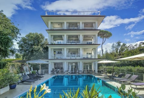 Property building, Swimming pool, Swimming pool