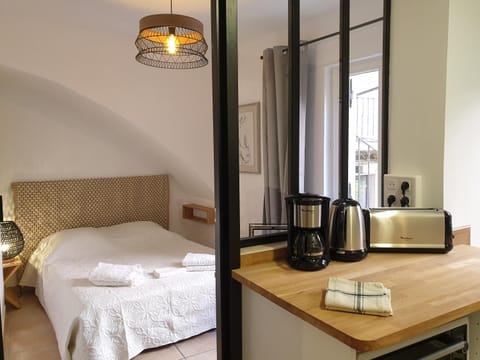 Kitchen or kitchenette, Photo of the whole room, Bedroom