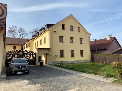 Property building, Neighbourhood