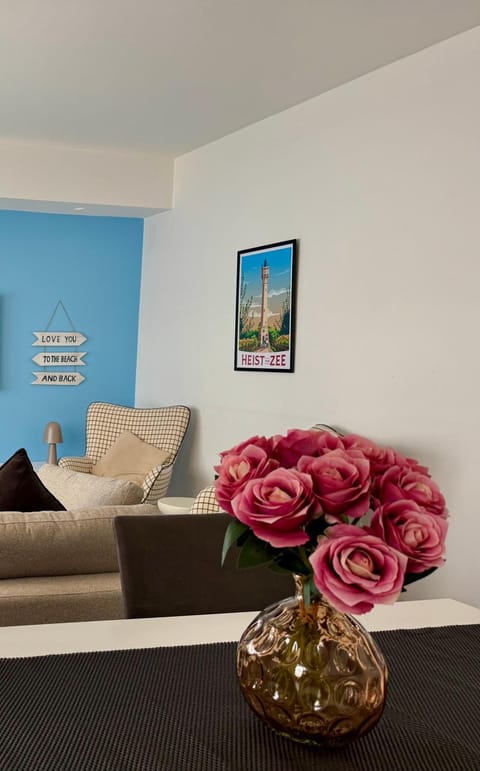 Living room, Decorative detail, Seating area