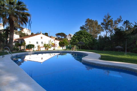 Property building, Day, Garden, Garden view, Pool view, Swimming pool