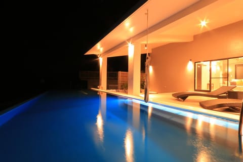 Property building, Balcony/Terrace, Balcony/Terrace, Pool view, Swimming pool