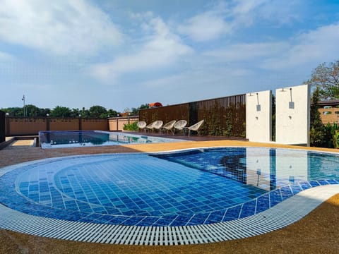 Swimming pool, Swimming pool