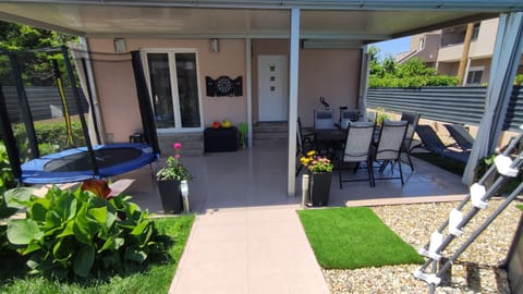 Patio, Spring, Garden, View (from property/room), Balcony/Terrace, Balcony/Terrace, Seating area, Garden view