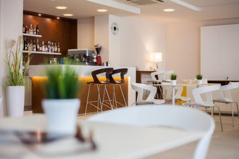 Communal lounge/ TV room, Lounge or bar