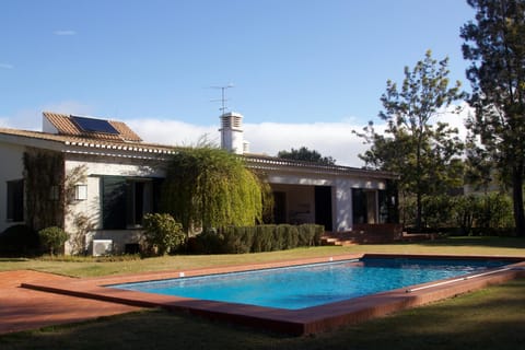 Property building, Garden, Swimming pool, Swimming pool