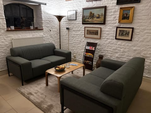 Communal lounge/ TV room, Breakfast