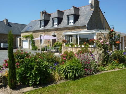 Property building, Patio, Garden, Coffee/tea facilities, Garden view