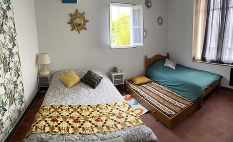 Photo of the whole room, Bedroom