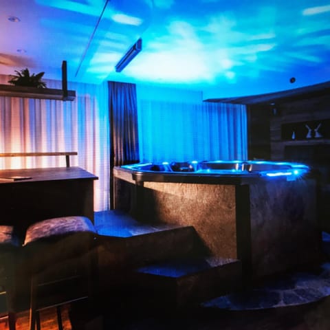 Hot Tub, Living room, Decorative detail, Seating area