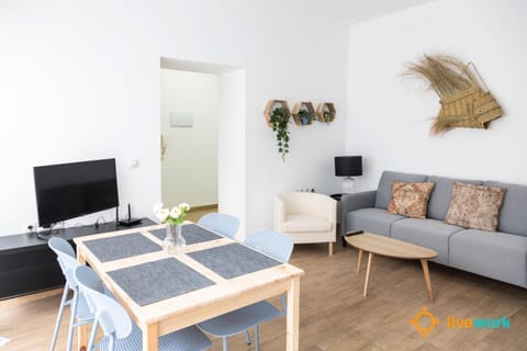 TV and multimedia, Living room, Dining area