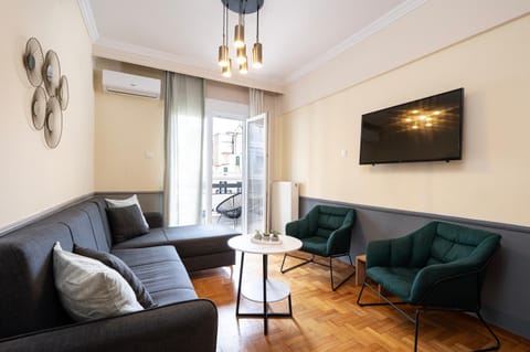 TV and multimedia, Living room, Seating area, air conditioner