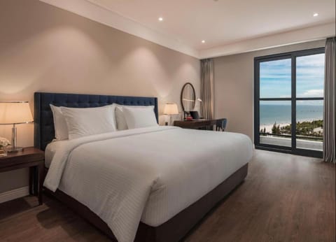 Balcony/Terrace, Balcony/Terrace, Photo of the whole room, Bedroom, Sea view, Sunset, furniture, locker, safe, towels, laundry