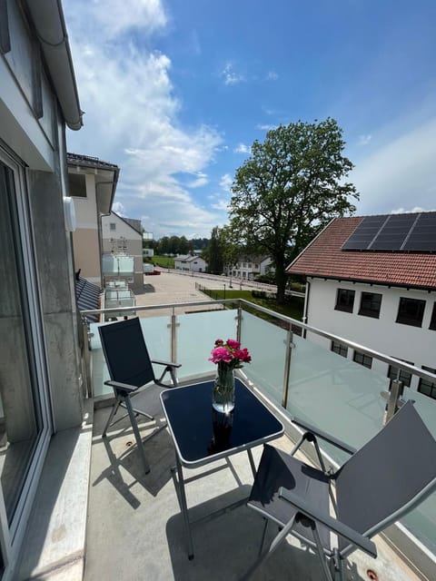 Property building, Day, Neighbourhood, Natural landscape, View (from property/room), Balcony/Terrace, Seating area, Garden view, Lake view, Parking