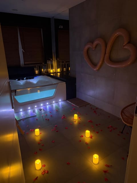 Hot Tub, Bathroom