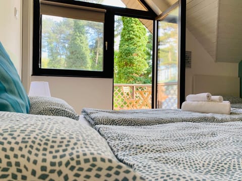 Bed, Bedroom, Garden view