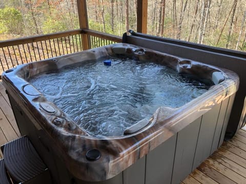 Highlands Retreat the Perfect Cabin for your relaxing experience Cabin in Mineral Bluff