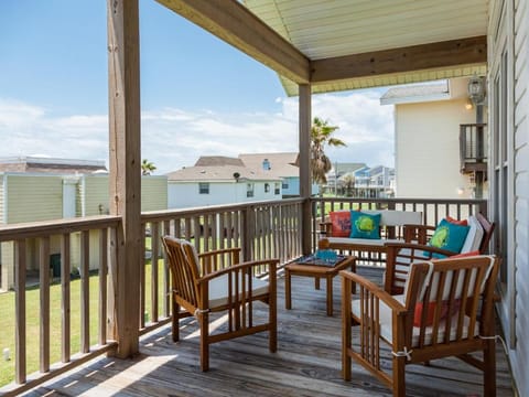 Neighbourhood, Balcony/Terrace, Seating area, furniture
