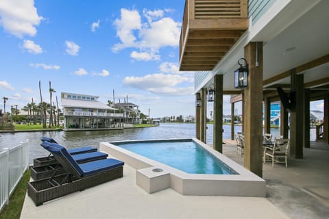 The Good Life House in Jamaica Beach