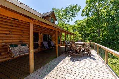 Property building, Patio, Natural landscape, Balcony/Terrace, Seating area, Garden view, furniture