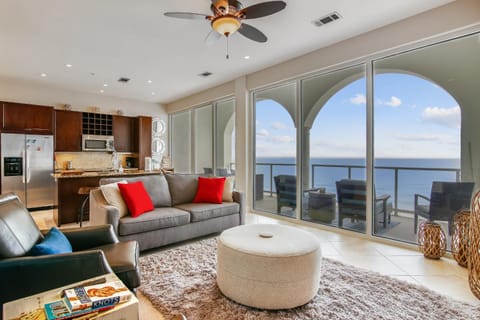 Balcony/Terrace, Kitchen or kitchenette, Living room, Seating area, Sea view