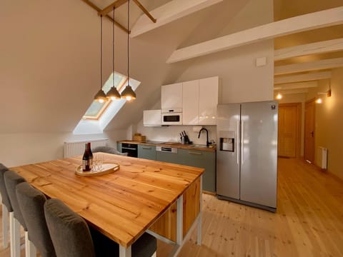 Kitchen or kitchenette, Dining area, Communal kitchen