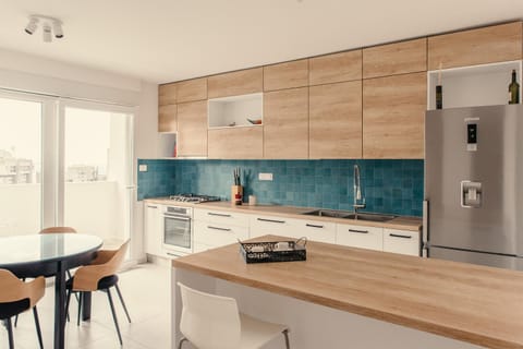 Dining area, kitchen