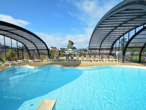 Mobil-home confort 4 pers, 2 ch, piscine chauffée, 200m plage, parking, wifi gratuit, animaux ok - FR-1-361A-32 House in Jullouville