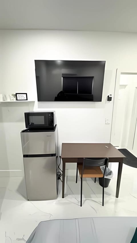 Private Rooms close to Miami Airport - Free parking - 01 Vacation rental in Miami