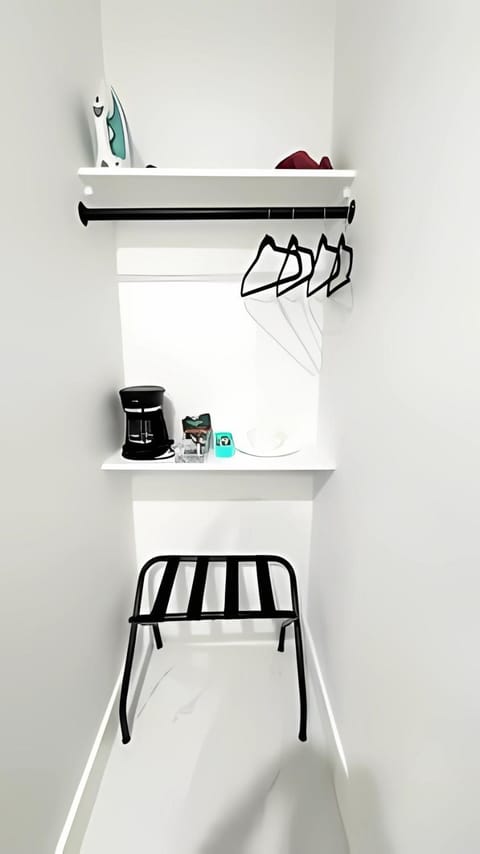 Private Rooms close to Miami Airport - Free parking - 01 Vacation rental in Miami