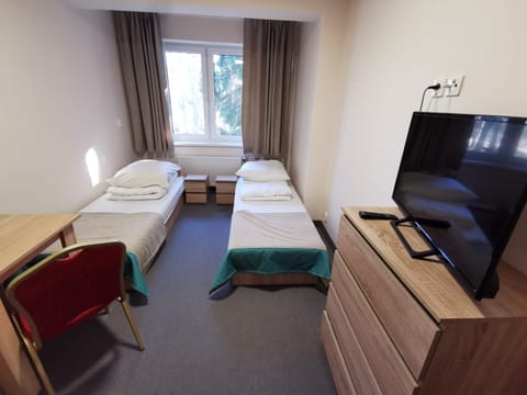 Bed, TV and multimedia, Photo of the whole room, Bedroom, hair dresser