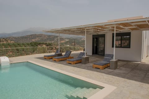 Patio, Balcony/Terrace, Mountain view, Swimming pool