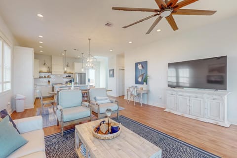 Sunset Bay House in Hitchcock