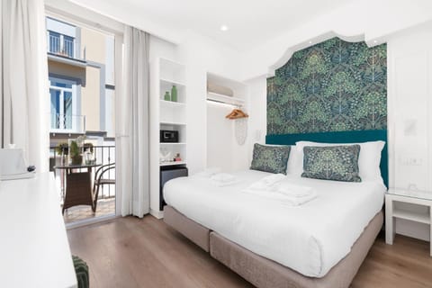 Photo of the whole room, Bedroom, City view