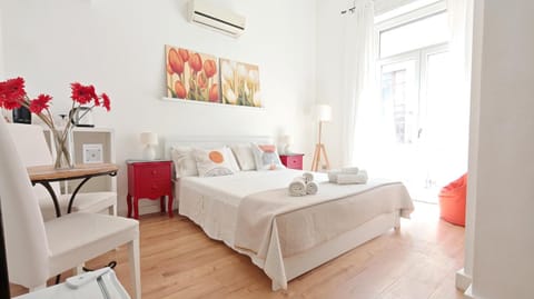 Bed, Photo of the whole room, Bedroom, towels, air conditioner