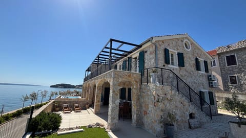 Villa Pearl of Kali, island Ugljan - first row to the sea Apartment in Šibenik-Knin County, Croatia