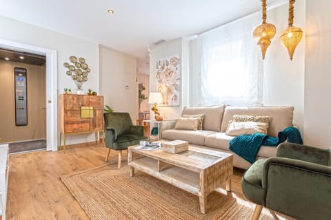 Living room, Lounge or bar, Seating area, elevator