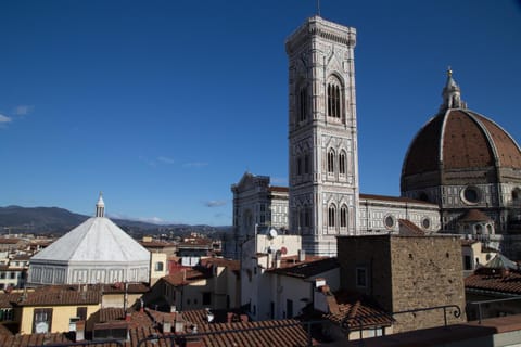 Nearby landmark, Balcony/Terrace, City view