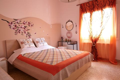 House with Yard by the Hill House in Athens