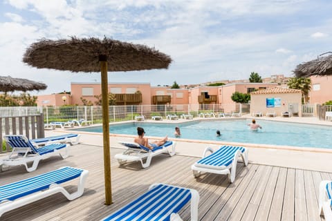 Day, People, Natural landscape, Pool view, Swimming pool, sunbed