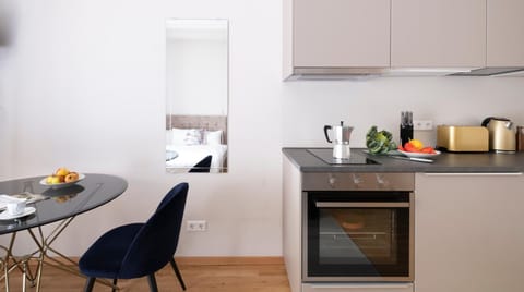 Kitchen or kitchenette, Seating area, pet friendly, stove, toaster, kitchen