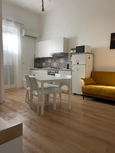Kitchen or kitchenette, minibar, pet friendly, stove