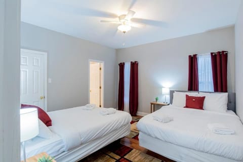 Hazel's Happy Hideaway- Midtown Mobile! House in Mobile