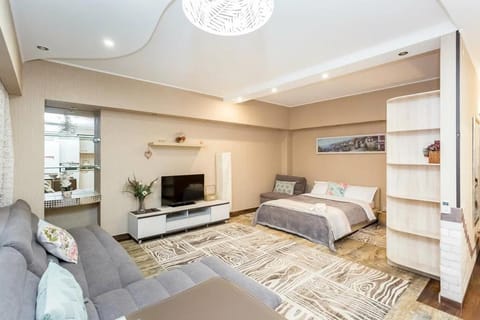 Bed, TV and multimedia, Photo of the whole room